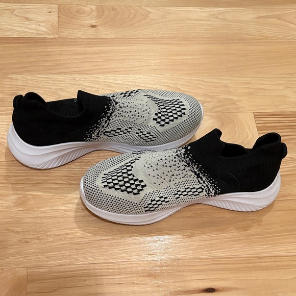 Monochrome Patterned Slip-On Sneakers - Picture 4 of 4